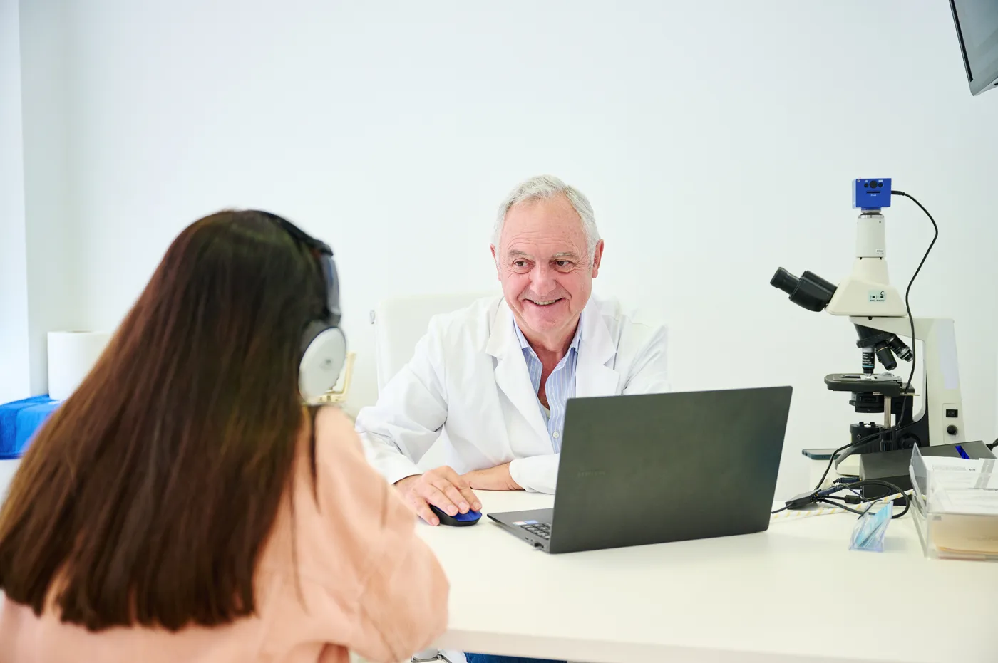 Sesión de medicina integrativa y acupuntura en Centro SOMA El Albir